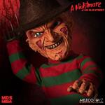 Nightmare On Elm Street Mega Scale Talking Action Figure Freddy Krueger 38 cm - MEZ25890