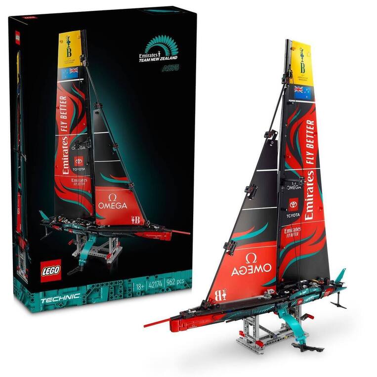 LEGO Emirates Team New Zealand Ac75 Yacht - 42174